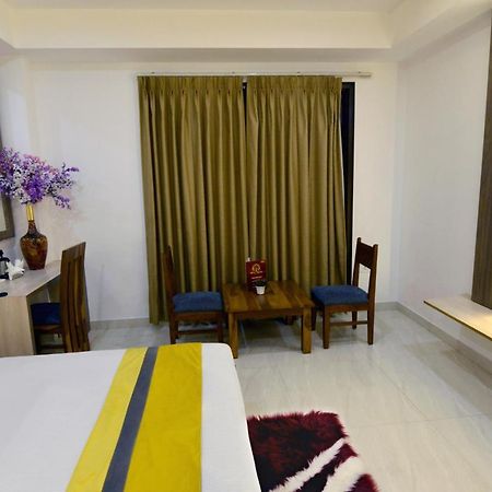 Hotel The Yellow Nayagaon Bagian luar foto