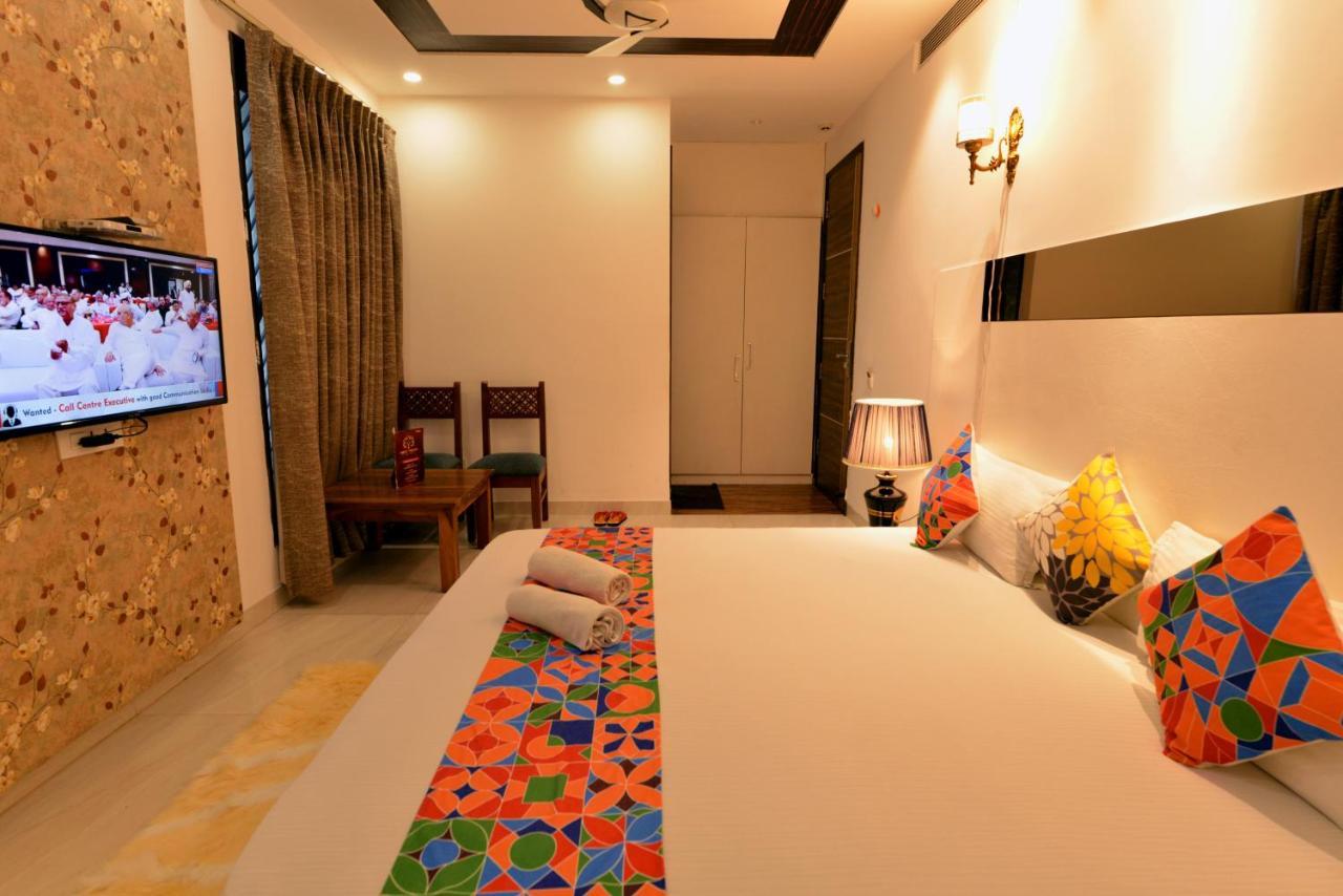 Hotel The Yellow Nayagaon Bagian luar foto