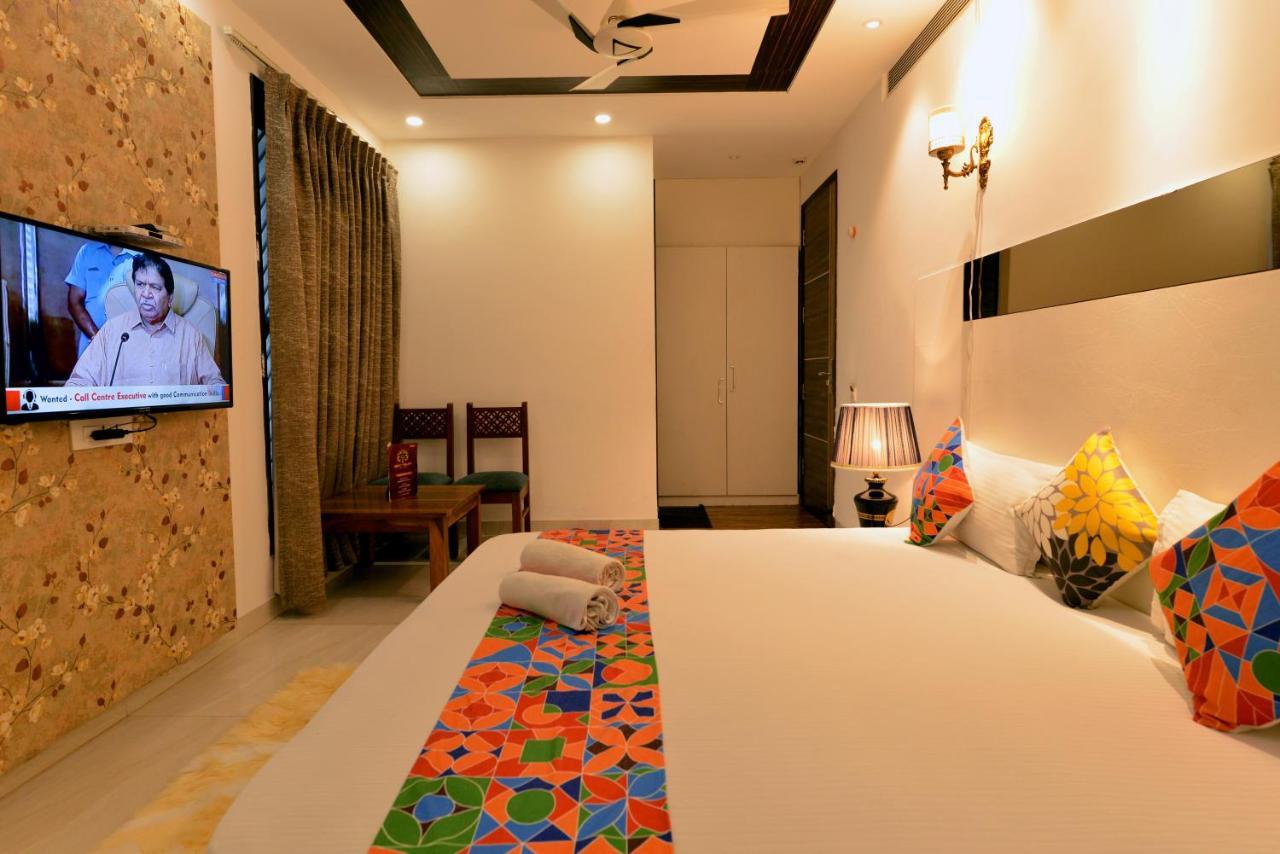 Hotel The Yellow Nayagaon Bagian luar foto
