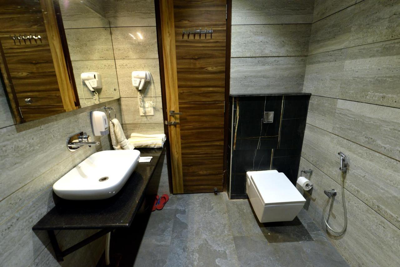 Hotel The Yellow Nayagaon Bagian luar foto