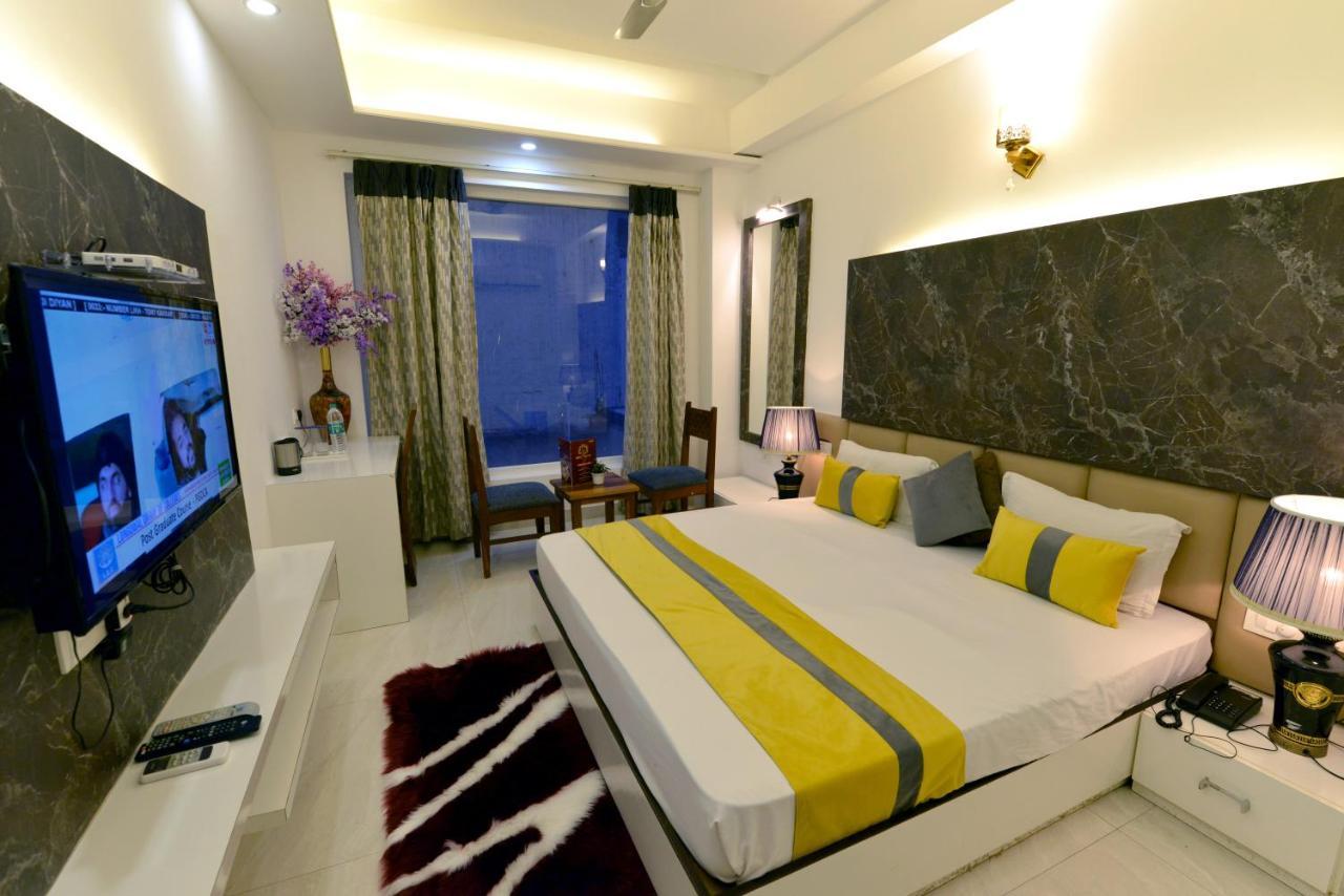 Hotel The Yellow Nayagaon Bagian luar foto