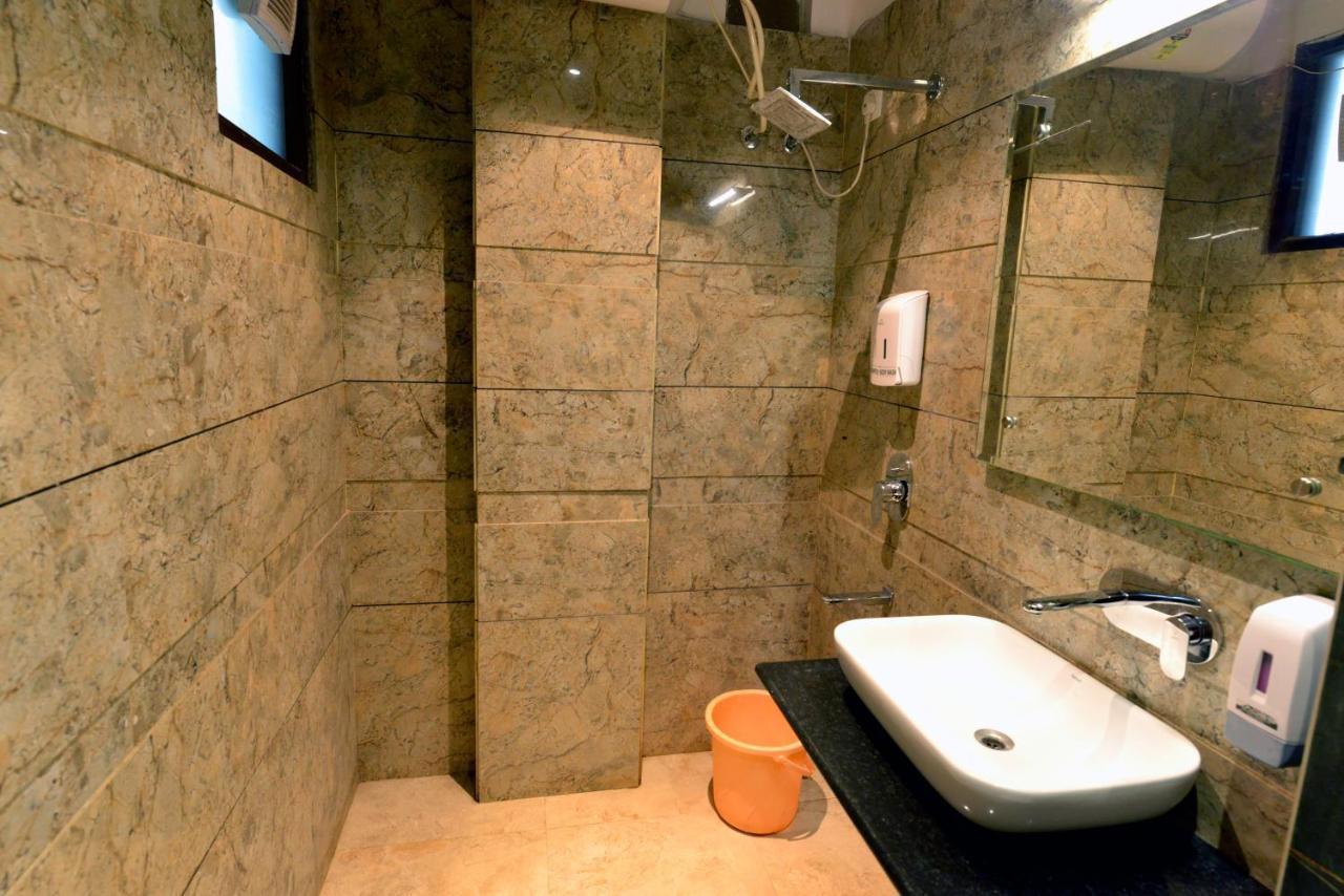 Hotel The Yellow Nayagaon Bagian luar foto