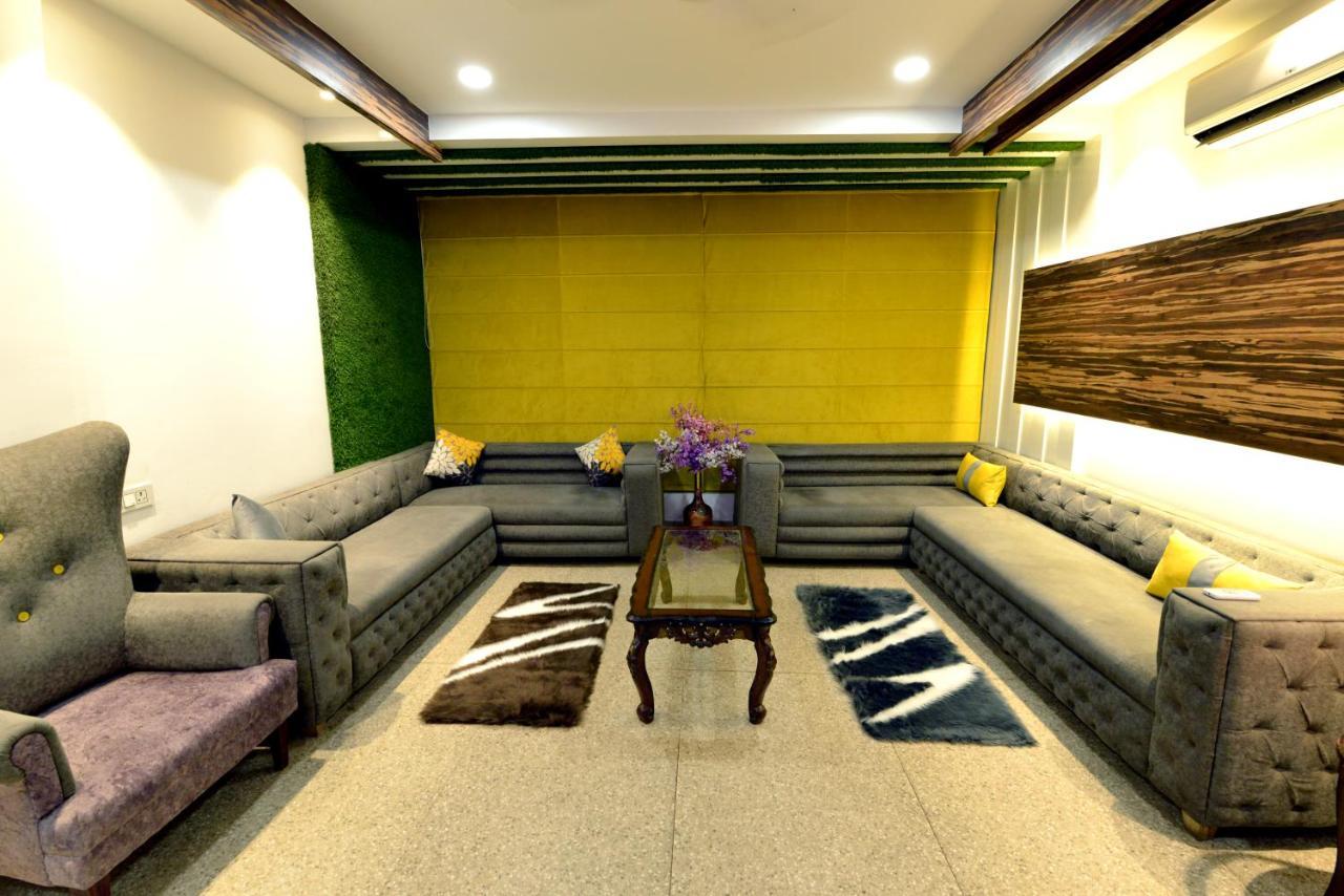 Hotel The Yellow Nayagaon Bagian luar foto