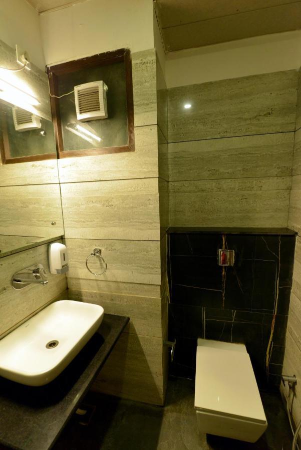 Hotel The Yellow Nayagaon Bagian luar foto