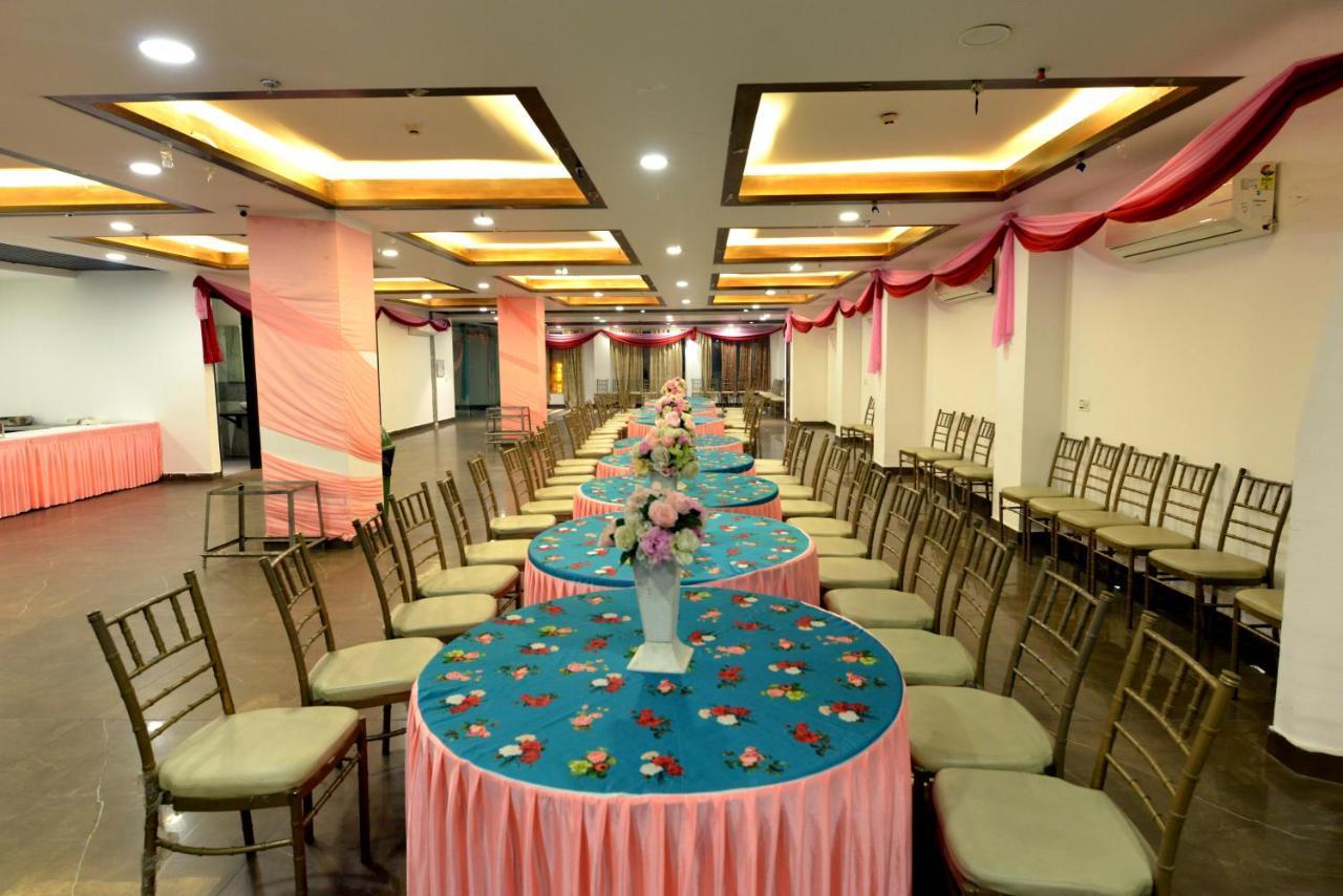 Hotel The Yellow Nayagaon Bagian luar foto