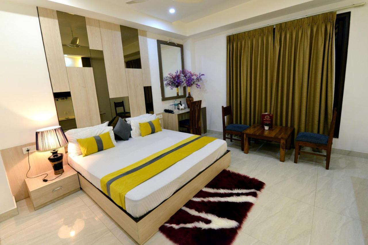 Hotel The Yellow Nayagaon Bagian luar foto