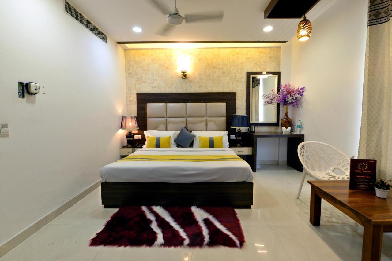 Hotel The Yellow Nayagaon Bagian luar foto