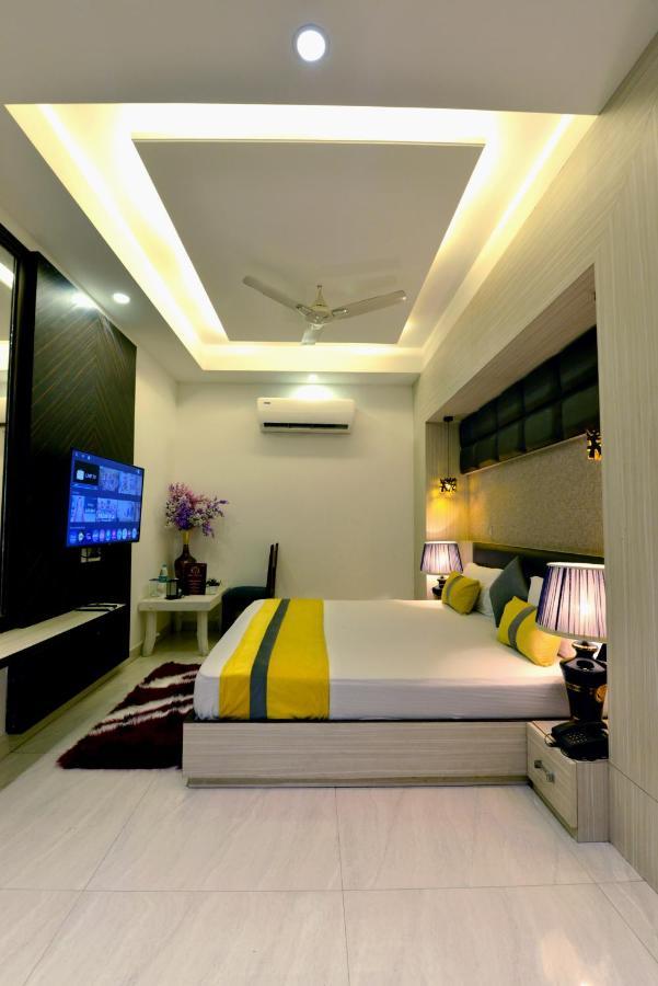 Hotel The Yellow Nayagaon Bagian luar foto