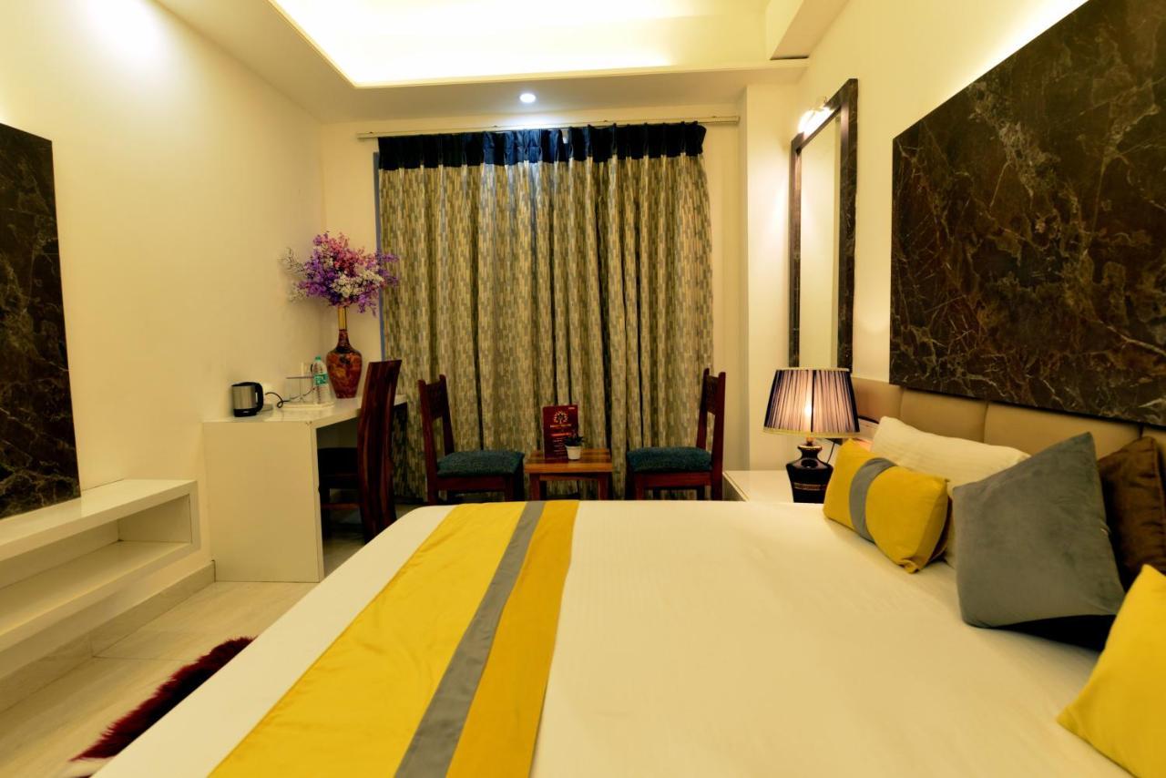 Hotel The Yellow Nayagaon Bagian luar foto