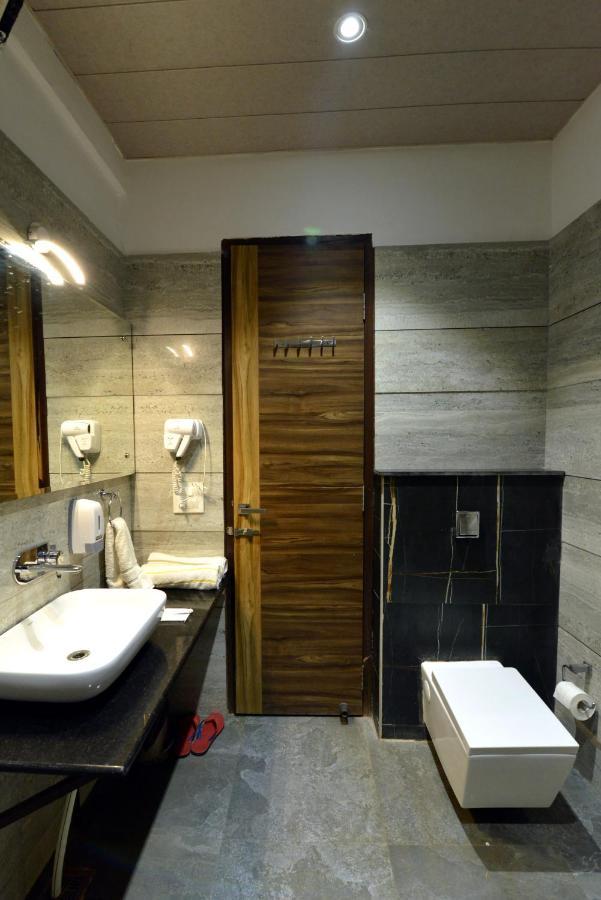 Hotel The Yellow Nayagaon Bagian luar foto