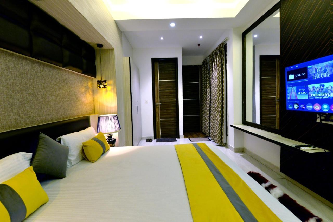 Hotel The Yellow Nayagaon Bagian luar foto