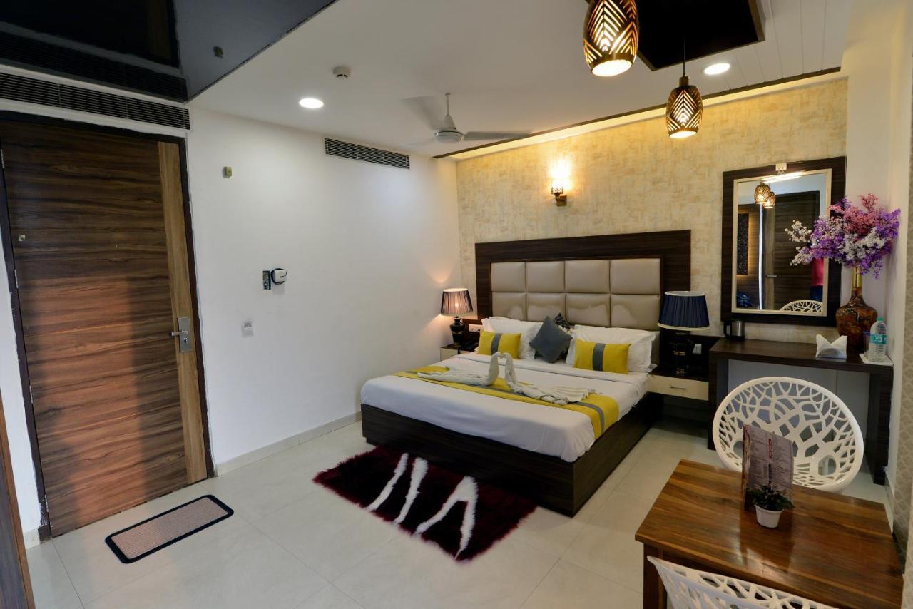 Hotel The Yellow Nayagaon Bagian luar foto