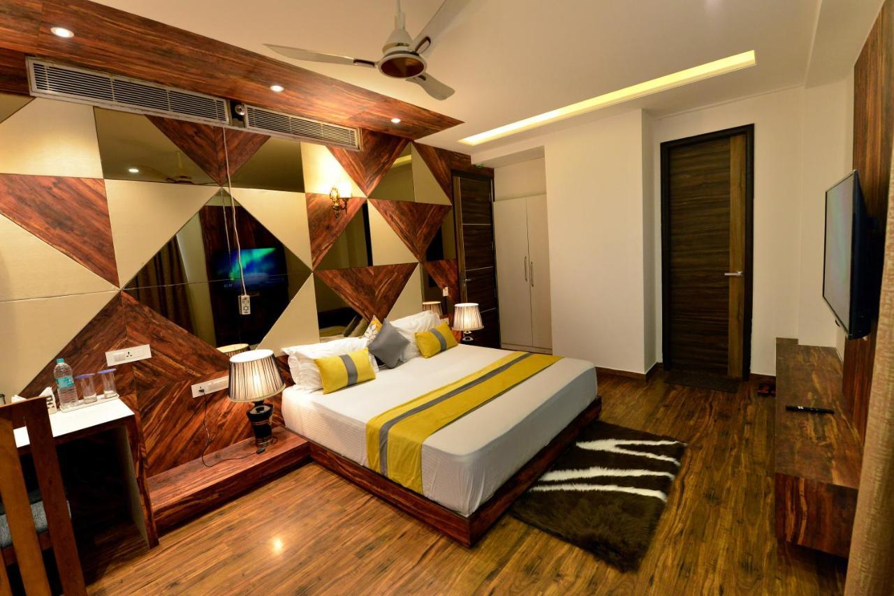 Hotel The Yellow Nayagaon Bagian luar foto