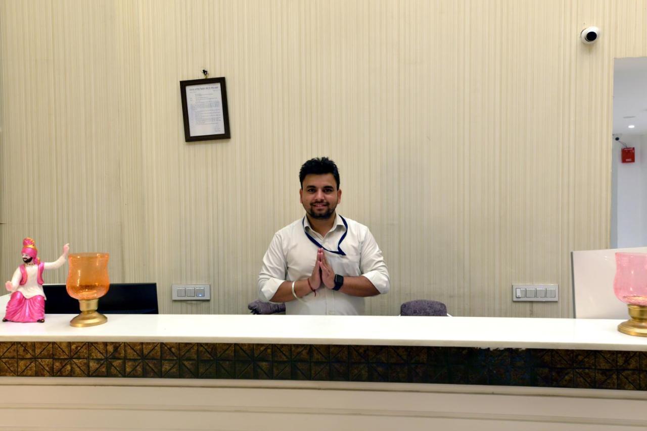 Hotel The Yellow Nayagaon Bagian luar foto