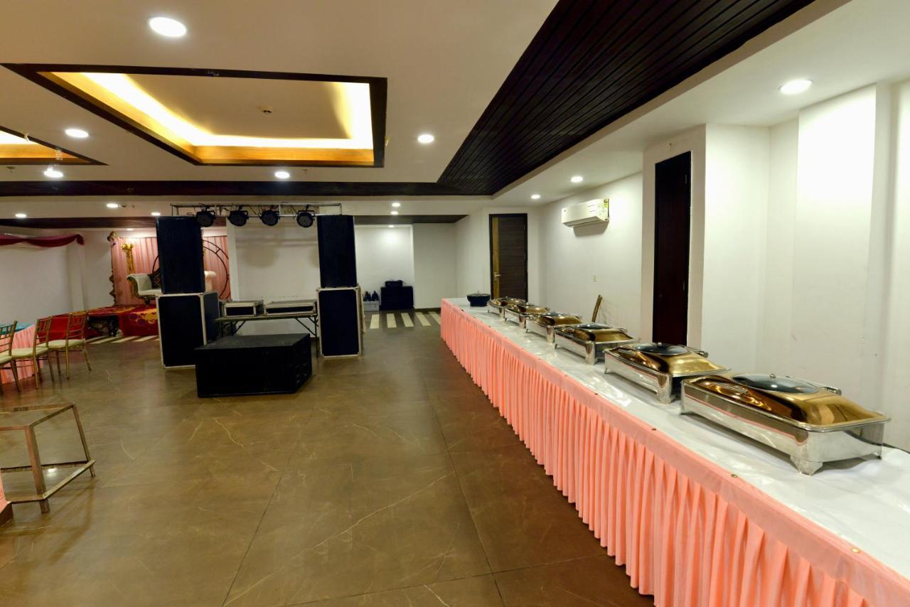 Hotel The Yellow Nayagaon Bagian luar foto