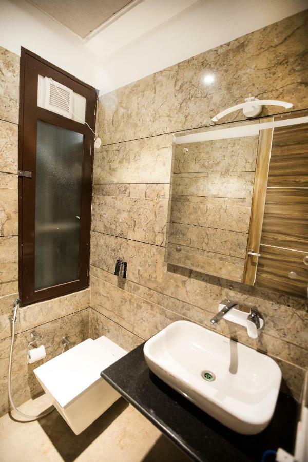 Hotel The Yellow Nayagaon Bagian luar foto